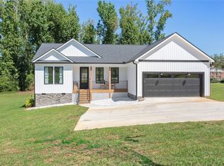 302 W Quincy Rd, Seneca, SC 29678