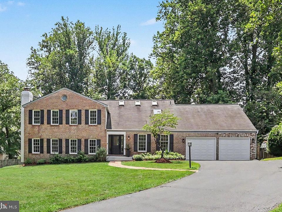 1st image of 810 Aaron Ct