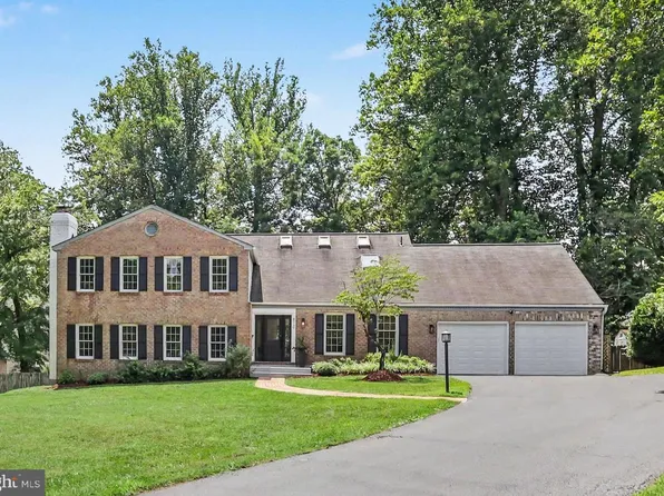 810 Aaron Ct, Great Falls, VA 22066