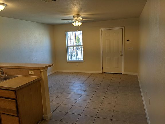 3rd image of 1438 Lamar St #102