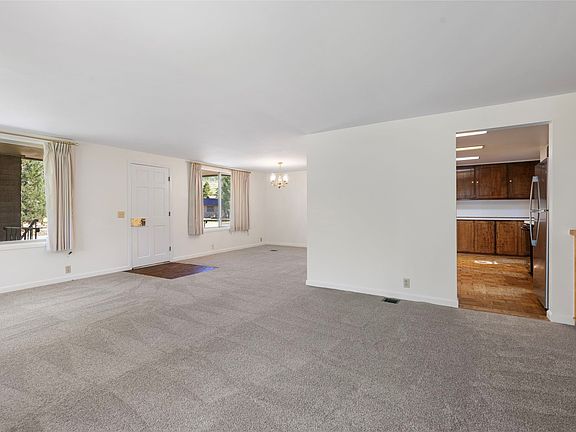 5th image of 106 Cottonwood Drive