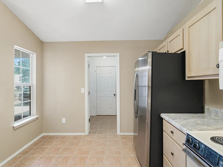 147 Mirabelle Cir — Photo 18