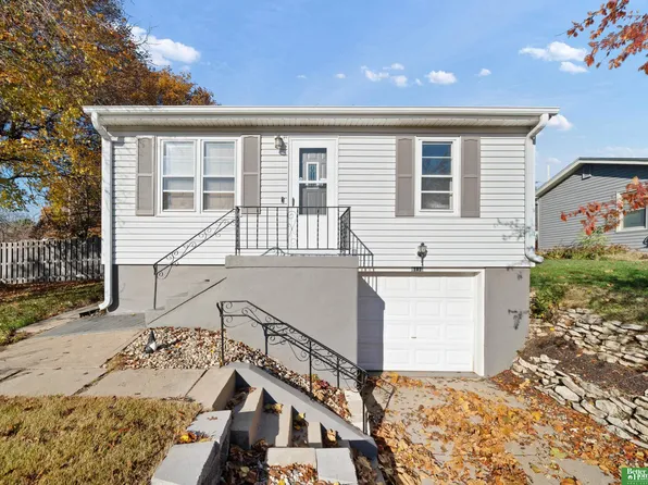 6110 Charles St, Omaha, NE 68132