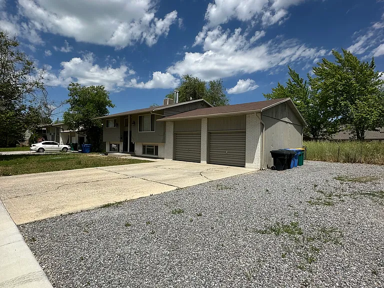 381 E 200 N #381 — Photo 2