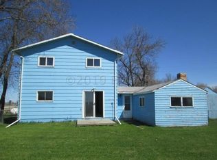 102 Roberts Ave NW, Cooperstown, ND 58425