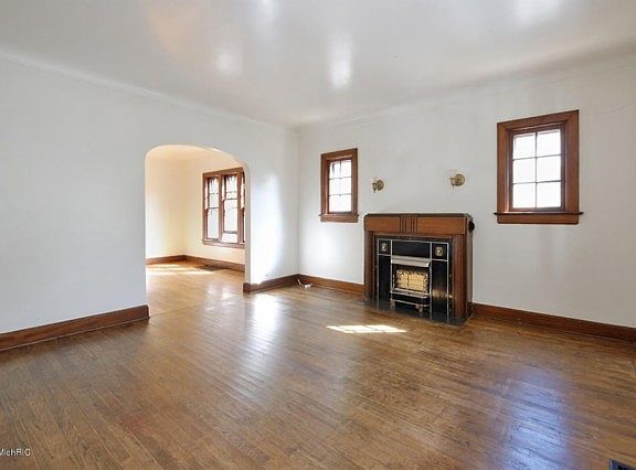 4th image of 924 W Vine St