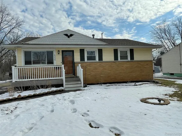 5339 Don Shenk Dr, Swartz Creek, MI 48473