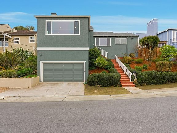 4th image of 4030 Bayview Ave
