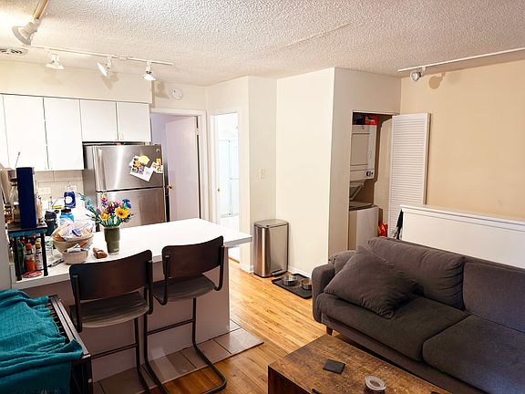 5th image of 715 W Diversey Pkwy APT 7