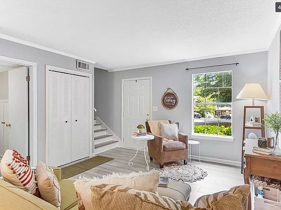 4th image of 386 Leisure Ct