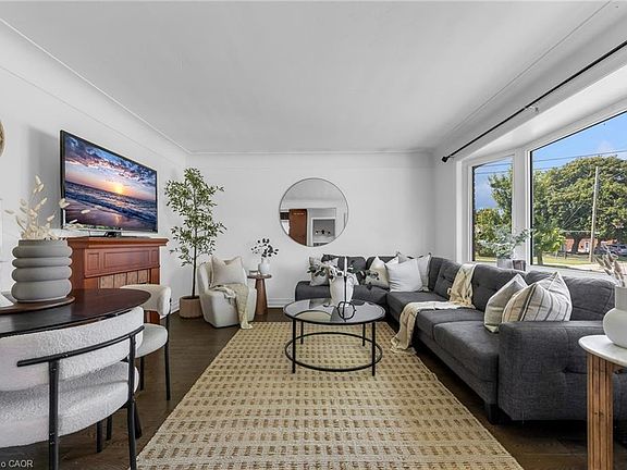3rd image of 6 Beacon Ave