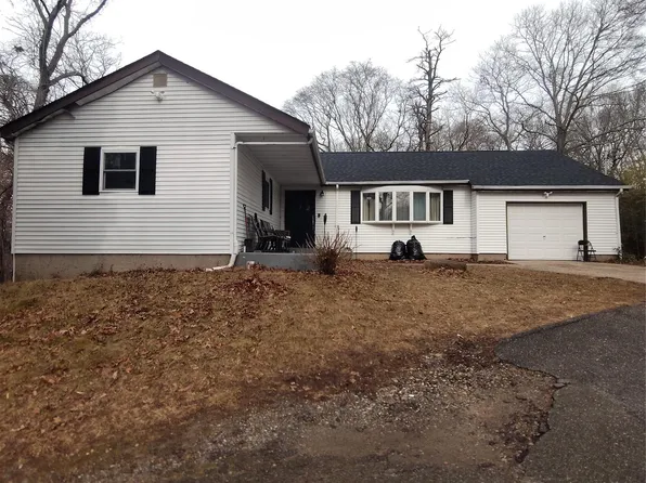 35 Seymour Lane, Medford, NY 11763