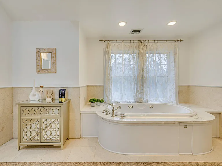 68 Wainscott Northwest Rd — Photo 17