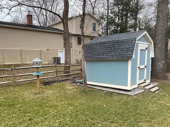 Shed & Bird Feeder