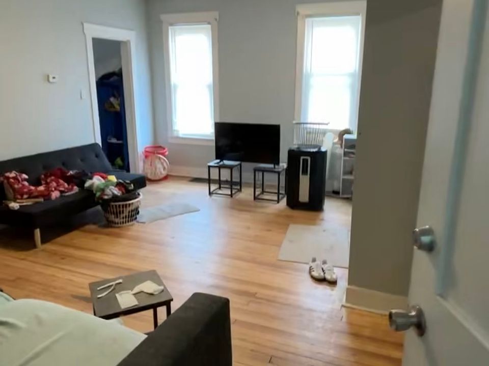 2nd image of 43 Margaret St #1R