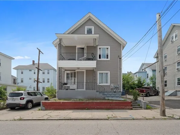 26 Hadwin St, Central Falls, RI 02863