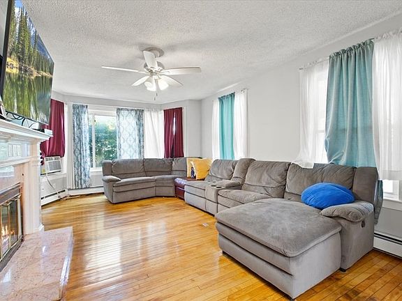 2nd image of 12-16 Landon Cir Unit 1
