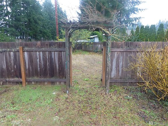 3rd image of 780 SW Marion Dr