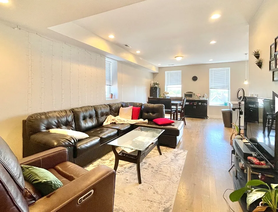 2622 W Cermak Rd #4