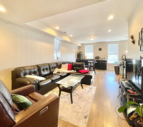 2622 W Cermak Rd #4 Photo 1