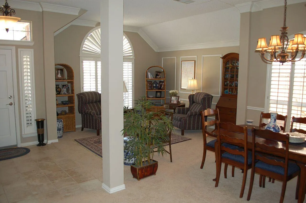 3 bed, 1964 sqft, $2,700 — Photo 2