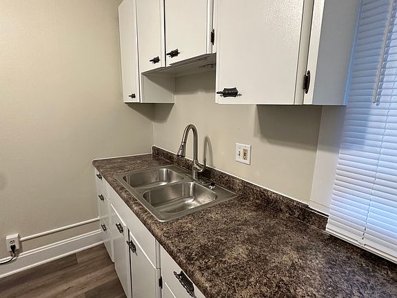 5th image of 1000 W North St