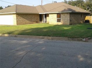 4201 Pleasant Oaks Ct, Arlington, TX 76016