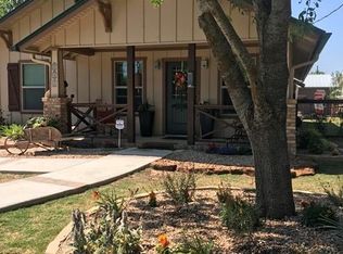 609 Whitney St, Fredericksburg, TX 78624