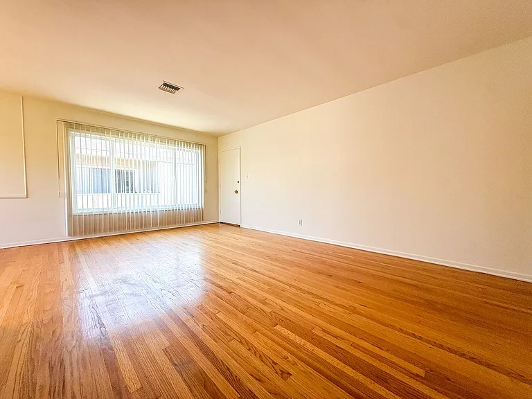 1033 S Holt Ave — Photo 5