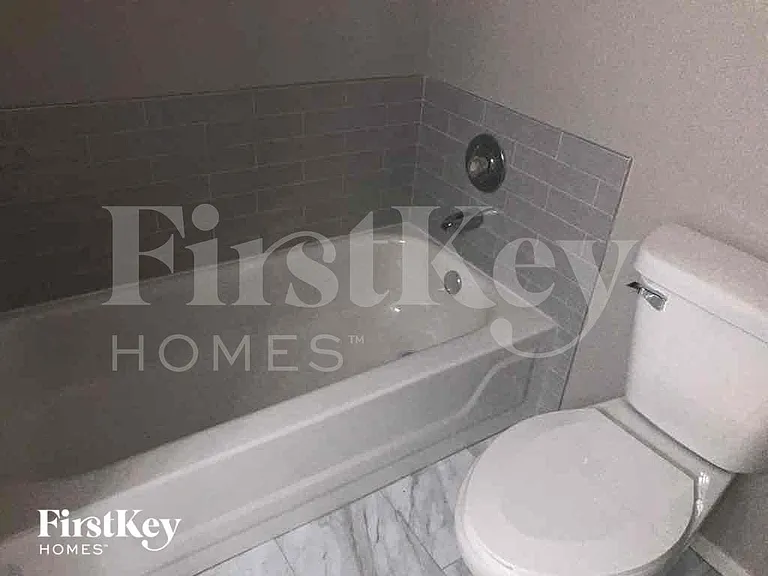 4801 Greenburg Dr — Photo 11