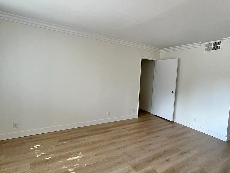 Chateau Studio Village Apartments — Photo 21