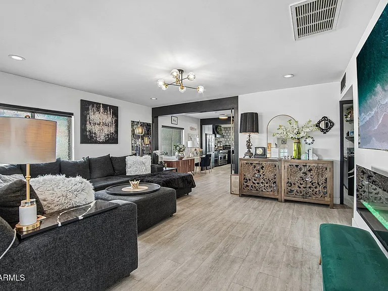 1725 E Verde Ln — Photo 9
