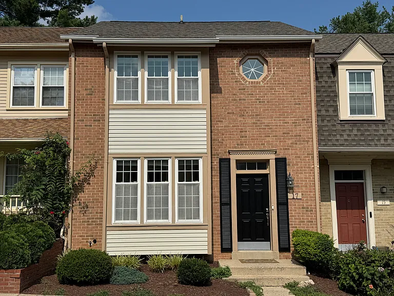 17 Hickory Hill Ct — Photo 1