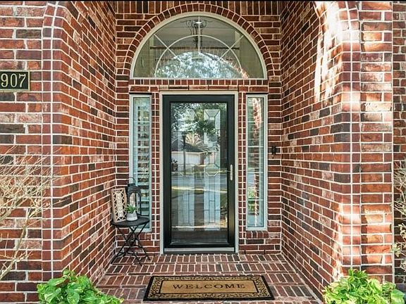 3rd image of 3907 Sweet Hollow Ct