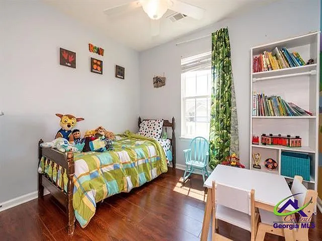 130 Coronation Dr — Photo 3