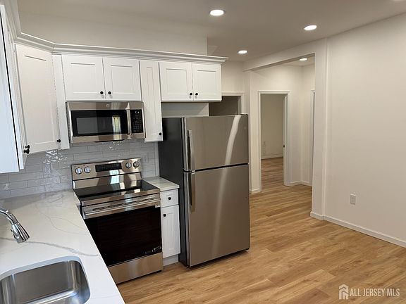 3rd image of 25 Stelton Rd