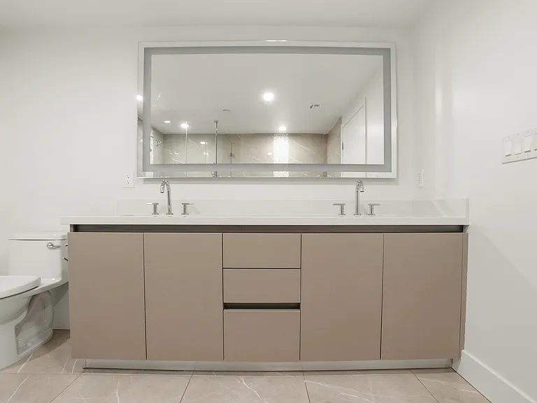 1070 S Holt Ave — Photo 37