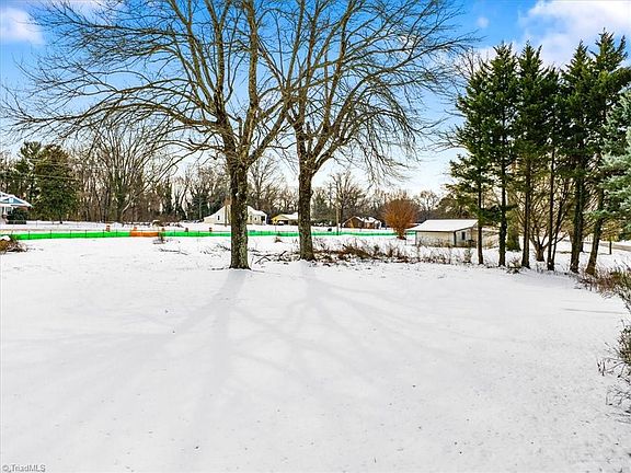 4th image of 4235 Reidsville Rd