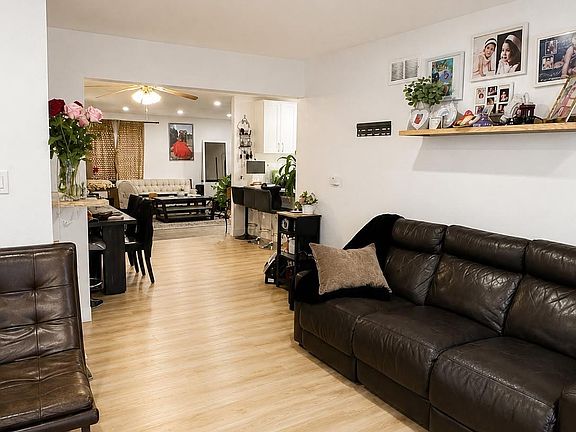 4th image of 26849 Lakewood Way