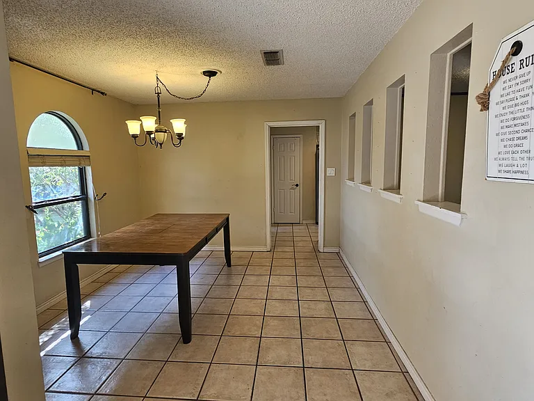 2402 Emerson Ct — Photo 17