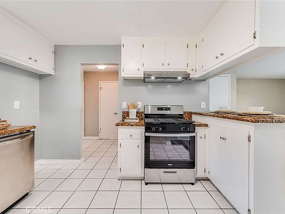 5th image of 623 E Matchwood Pl