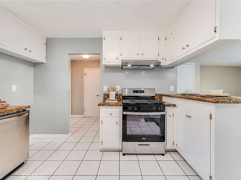 623 E Matchwood Pl — Photo 5