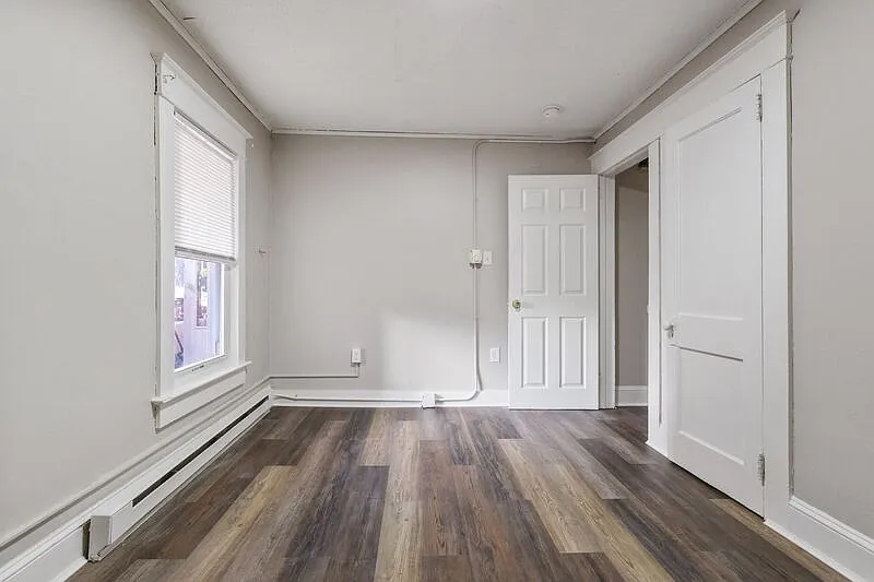 3 bed, 1.0 bath, $1,250 — Photo 2