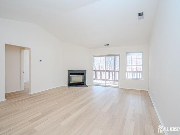 2nd image of 32 Tanglewood Ct