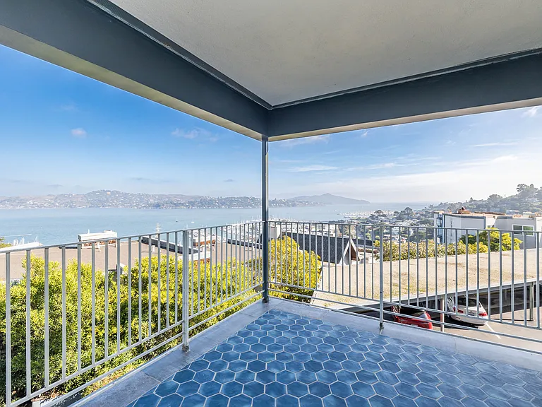 Sausalito Towers — Photo 36