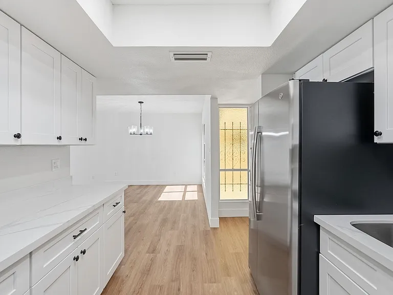 1924 E Duke Dr — Photo 10