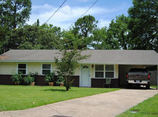 121 Roberts Cir, Ocean Springs, MS 39564