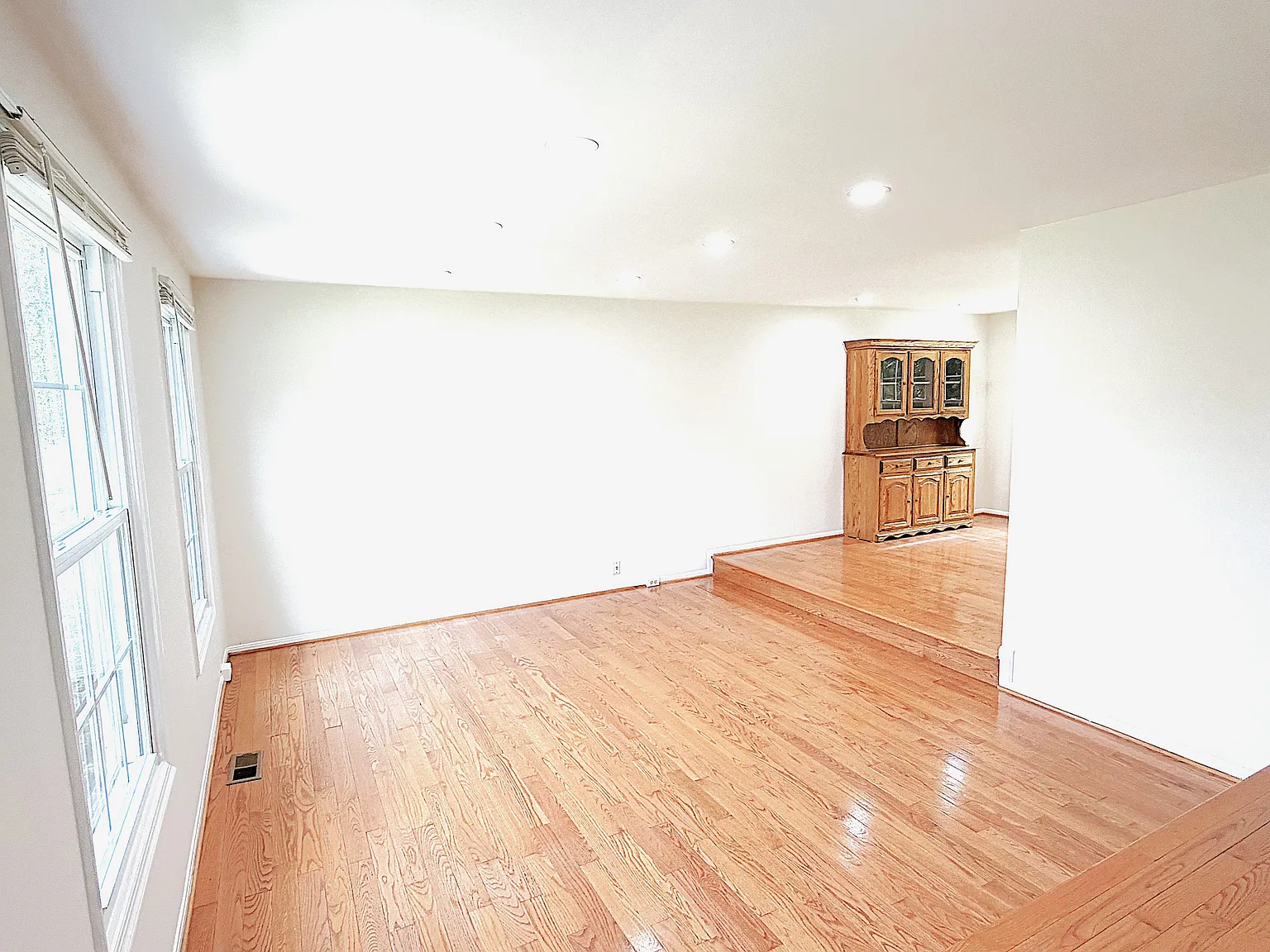 3 bed, 1092 sqft, $3,495 — Photo 4