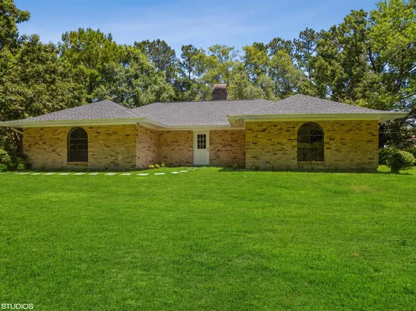 943 Silvery Ln, Port Allen, LA 70767