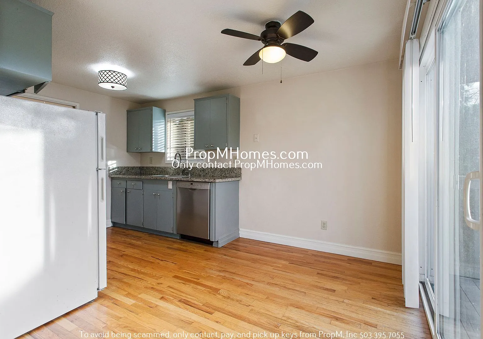 Light + Bright 2 Bedroom Duplex in SW Portland! — Photo 4